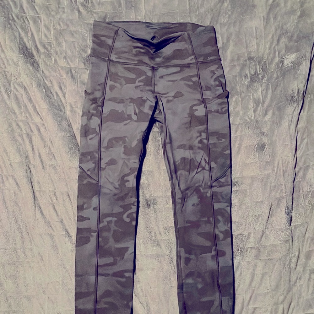 Lululemon Black Camo Leggings - Size 6